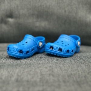 Blue toddler crocs